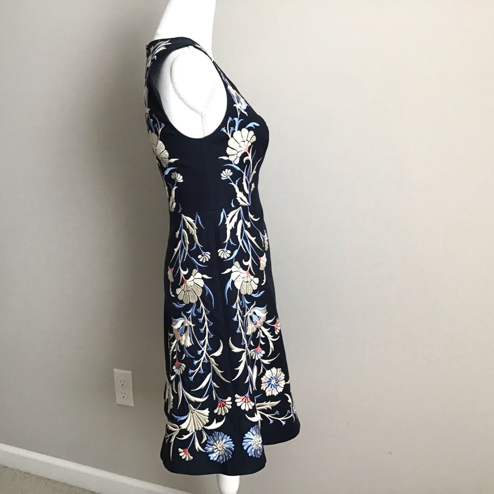 Embroidered Dress ASO Lorelai Gilmore in Gilmore Girls - Picture 7 of 12